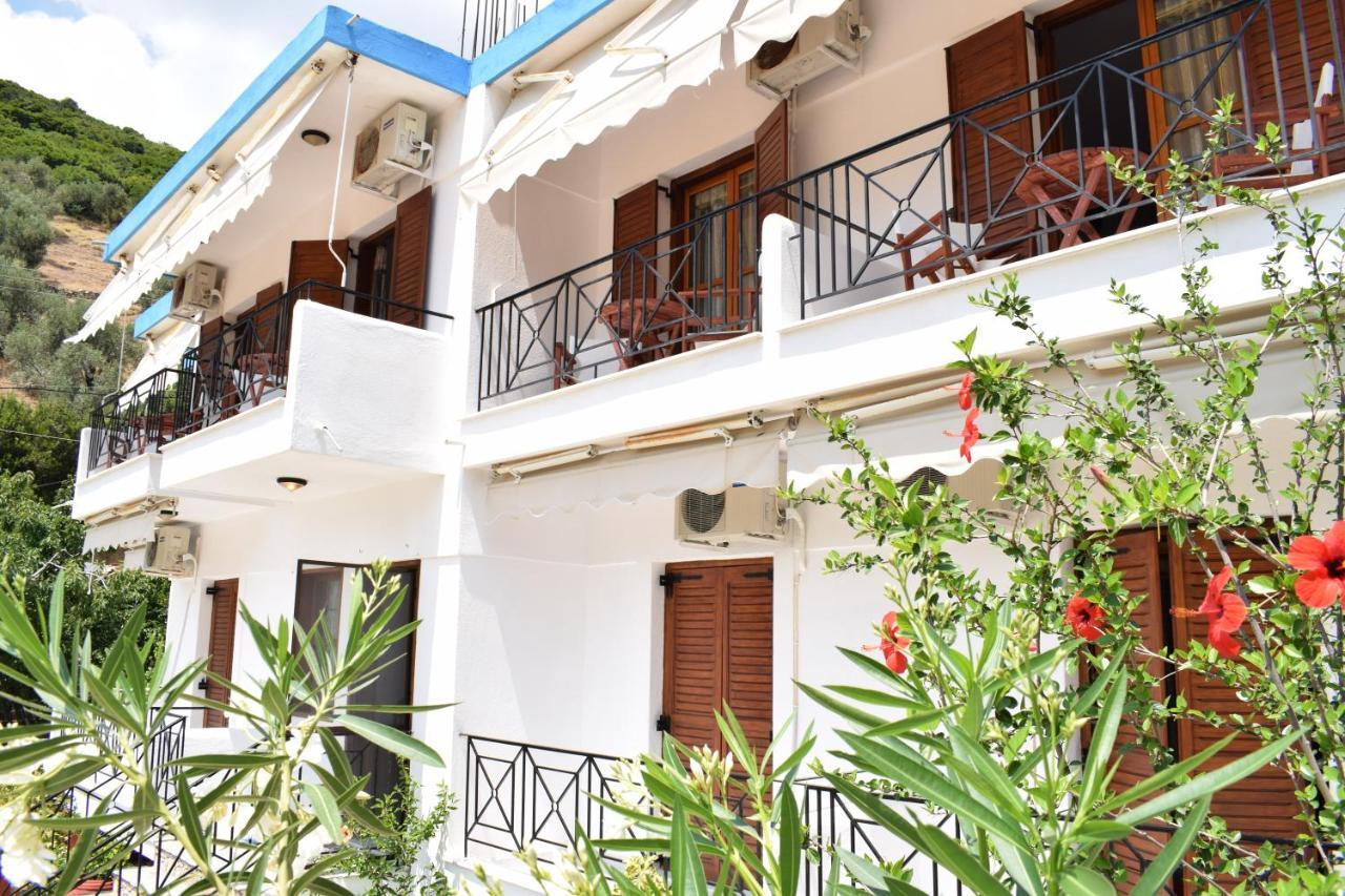 Nikis Rooms Kalamakia ภายนอก รูปภาพ