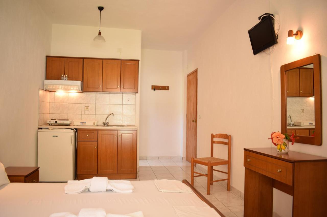 Nikis Rooms Kalamakia ภายนอก รูปภาพ